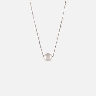 Classy Simple Pearl Necklace