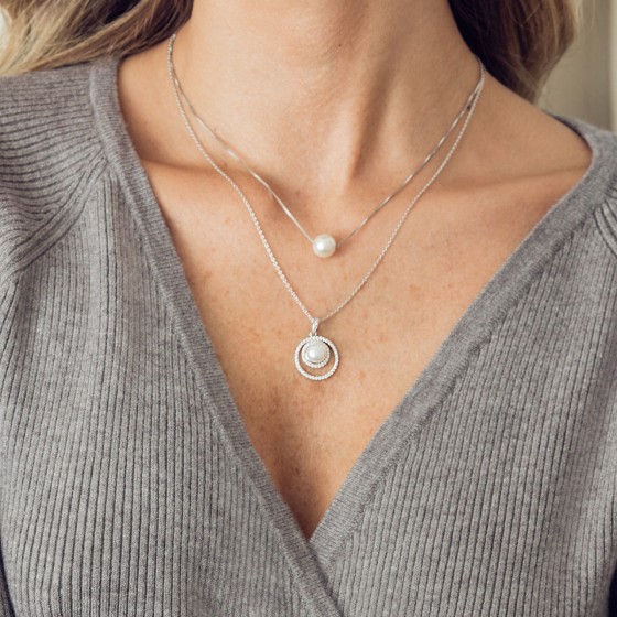 Classy Pearls Circle Necklace