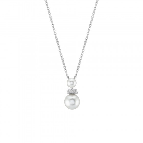 Classy Pearls Shiny Necklace