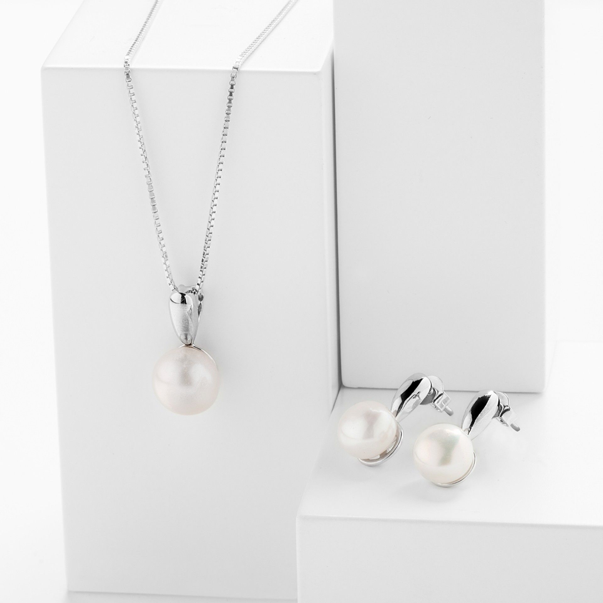 Classy Pearls Set