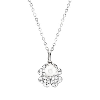 Classy Clover Pearl Necklace
