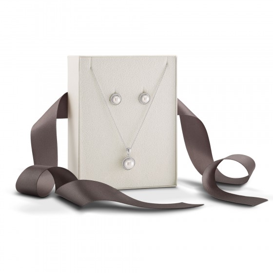 Classy Pearls Shiny Set