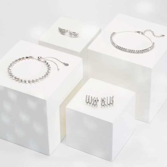 Classy Shiny Leaf Bracelet